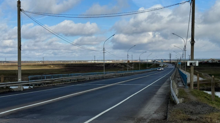 Движение по мосту через реку Белую открыли в Усольском районе